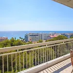 Superbe Appartement De 3 Pieces Renove Avec Vue Mer